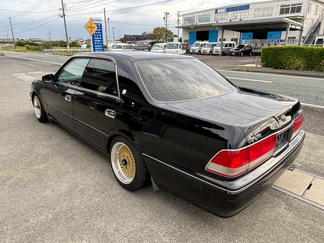 クラウン ロイヤルサルーン　ローダウン（車高調整）社外アルミホイール　社外マフラー（6枚目）