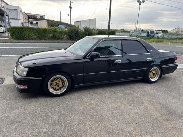 クラウン ロイヤルサルーン　ローダウン（車高調整）社外アルミホイール　社外マフラー（9枚目）