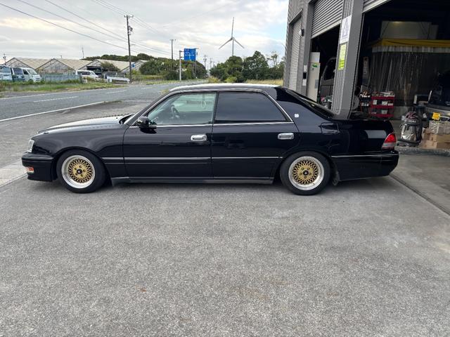 クラウン ロイヤルサルーン　ローダウン（車高調整）社外アルミホイール　社外マフラー（10枚目）