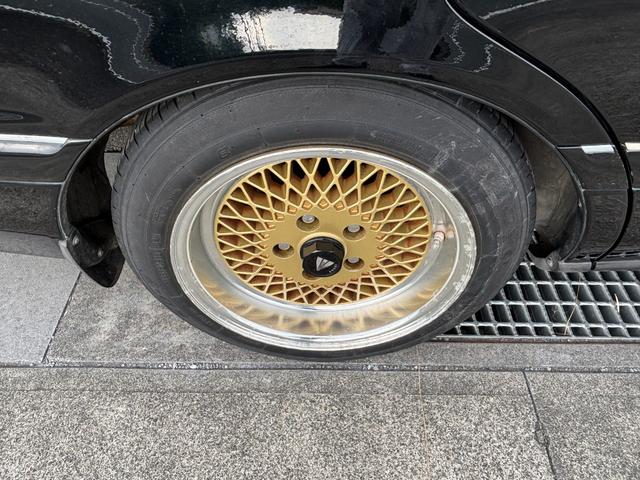 クラウン ロイヤルサルーン　ローダウン（車高調整）社外アルミホイール　社外マフラー（27枚目）
