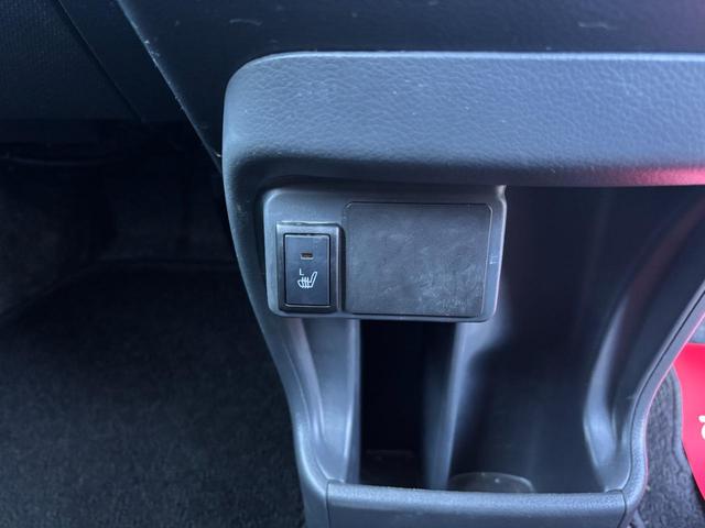 【シートヒーター】シートに装備される暖房装置です。寒い冬にシートがポカポカして気持ち良いですよ♪