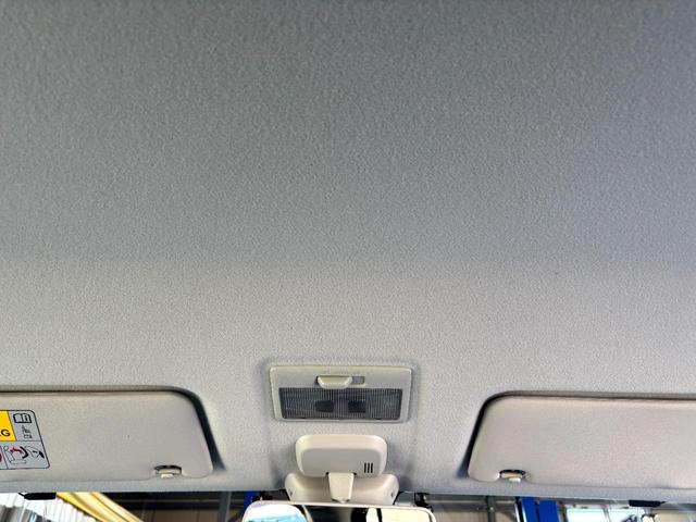 内装も目立つような、シミや汚れはないですよ♪