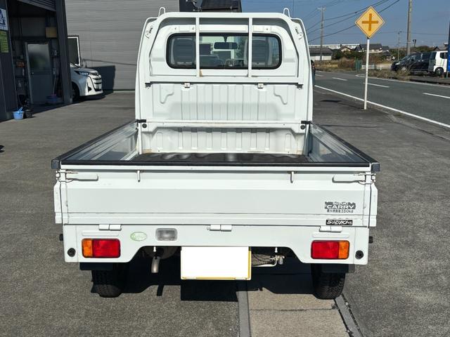キャリイトラック 車検9年6月まで ワンオーナー エアコン パワステ 3方開 オートマ AMFMラジオ タイヤ4本新品 ホイールマッドブラック塗装 荷台マット ゲートプロテクター マット バイザー(7枚目)