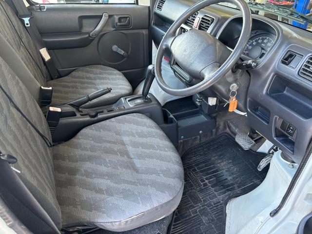 キャリイトラック 車検9年6月まで ワンオーナー エアコン パワステ 3方開 オートマ AMFMラジオ タイヤ4本新品 ホイールマッドブラック塗装 荷台マット ゲートプロテクター マット バイザー(9枚目)