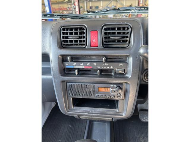 キャリイトラック 車検9年6月まで ワンオーナー エアコン パワステ 3方開 オートマ AMFMラジオ タイヤ4本新品 ホイールマッドブラック塗装 荷台マット ゲートプロテクター マット バイザー(13枚目)