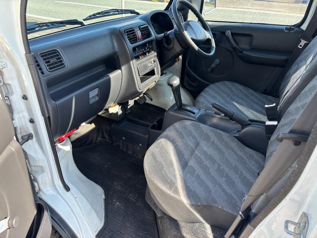 キャリイトラック 車検9年6月まで ワンオーナー エアコン パワステ 3方開 オートマ AMFMラジオ タイヤ4本新品 ホイールマッドブラック塗装 荷台マット ゲートプロテクター マット バイザー(18枚目)