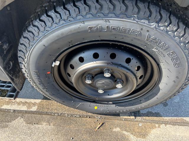 キャリイトラック 車検9年6月まで ワンオーナー エアコン パワステ 3方開 オートマ AMFMラジオ タイヤ4本新品 ホイールマッドブラック塗装 荷台マット ゲートプロテクター マット バイザー(21枚目)