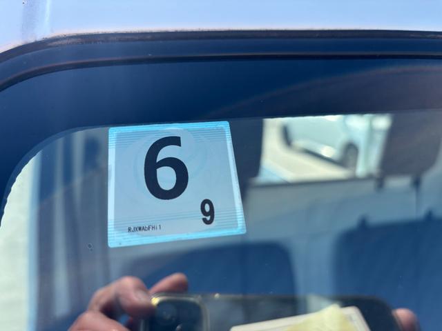 キャリイトラック 車検9年6月まで ワンオーナー エアコン パワステ 3方開 オートマ AMFMラジオ タイヤ4本新品 ホイールマッドブラック塗装 荷台マット ゲートプロテクター マット バイザー(27枚目)