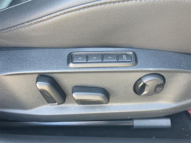 ゴルフヴァリアント ＴＤＩ　ハイライン　マイスター　純正ナビゲーション　バックカメラ　ブラインドスポットモニター　ＬＥＤヘッドライト　ＥＴＣ　　ブラックレザー　シートヒーター（17枚目）