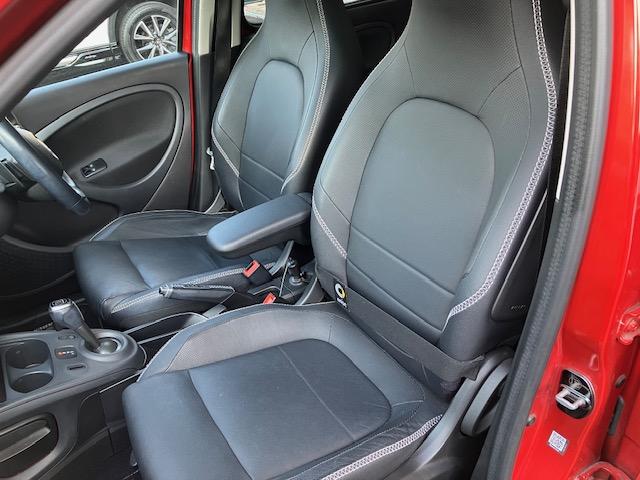スマートフォーフォー ＢＲＡＢＵＳ　エクスクルーシブ　レッド　リミテッド　特別仕様車　専用色サファイヤレッド　走行３万キロ代　ガラスルーフ　レザーシート　シートヒーター　社外ミラー式ドラレコ付き　ＥＴＣ（13枚目）