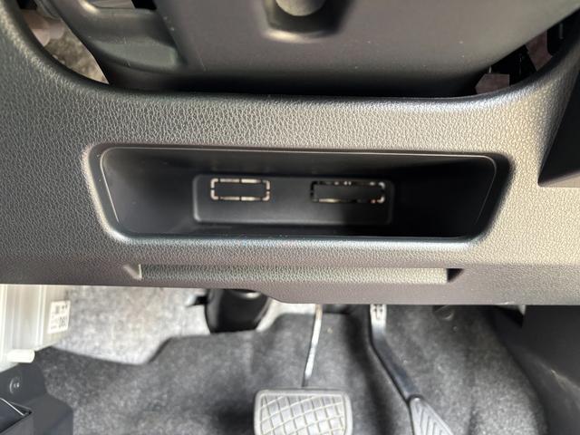 ムーヴキャンバス ストライプスG 14インチフルホイールキャップ LEDヘッドランプ LEDフォグランプ ホっとカップホルダー 両側パワースライドドア キーフリーシステム プッシュボタンスタート UVカットガラス(25枚目)