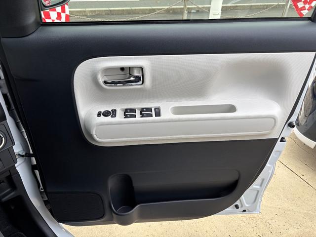 ムーヴキャンバス ストライプスG 14インチフルホイールキャップ LEDヘッドランプ LEDフォグランプ ホっとカップホルダー 両側パワースライドドア キーフリーシステム プッシュボタンスタート UVカットガラス(27枚目)