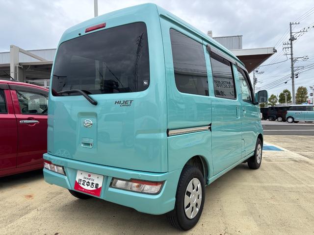 ハイゼットカーゴ クルーズSAIII 2WD MT 電動格納式カラードドアミラー UVカットガラス(フロントウィンドウ) 12インチフルホイールキャップ 撥水フルファヴリックシート表皮 キーレスエントリー マニュアルエアコン(5枚目)