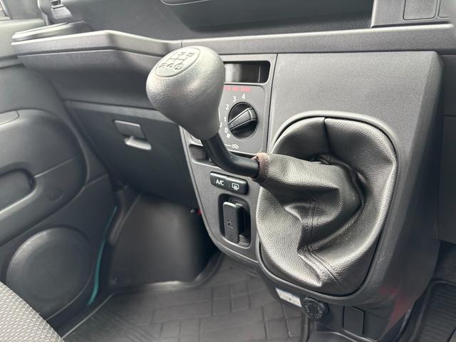 ハイゼットカーゴ クルーズSAIII 2WD MT 電動格納式カラードドアミラー UVカットガラス(フロントウィンドウ) 12インチフルホイールキャップ 撥水フルファヴリックシート表皮 キーレスエントリー マニュアルエアコン(24枚目)