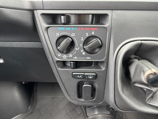 ハイゼットカーゴ クルーズSAIII 2WD MT 電動格納式カラードドアミラー UVカットガラス(フロントウィンドウ) 12インチフルホイールキャップ 撥水フルファヴリックシート表皮 キーレスエントリー マニュアルエアコン(25枚目)