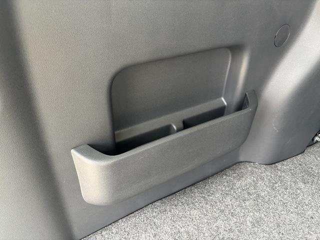 ハイゼットカーゴ クルーズSAIII 2WD MT 電動格納式カラードドアミラー UVカットガラス(フロントウィンドウ) 12インチフルホイールキャップ 撥水フルファヴリックシート表皮 キーレスエントリー マニュアルエアコン(34枚目)