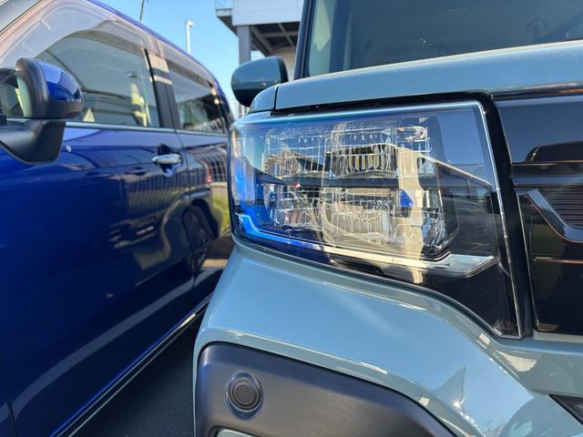 タント ファンクロスターボ　１５インチアルミホイール　キーフリーシステム　プッシュボタンスタート　オートエアコン（プッシュ式）　フルＬＥＤヘッドランプ　オート格納式カラードドアミラー　本革巻ステアリングホイール（8枚目）