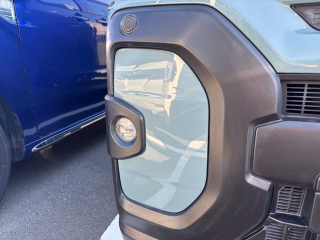 タント ファンクロスターボ　１５インチアルミホイール　キーフリーシステム　プッシュボタンスタート　オートエアコン（プッシュ式）　フルＬＥＤヘッドランプ　オート格納式カラードドアミラー　本革巻ステアリングホイール（9枚目）