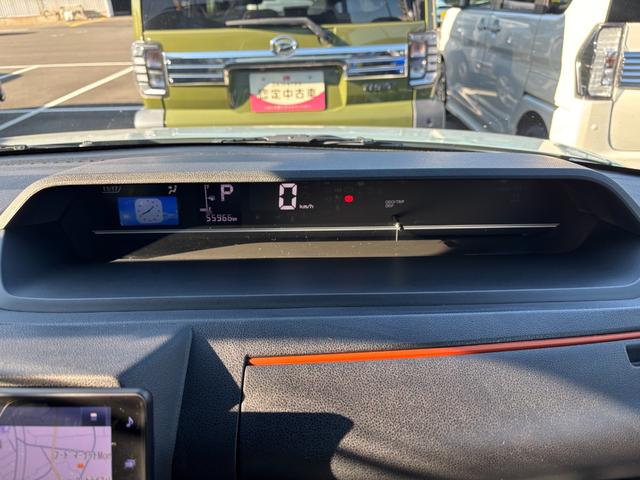 タント ファンクロスターボ　１５インチアルミホイール　キーフリーシステム　プッシュボタンスタート　オートエアコン（プッシュ式）　フルＬＥＤヘッドランプ　オート格納式カラードドアミラー　本革巻ステアリングホイール（21枚目）