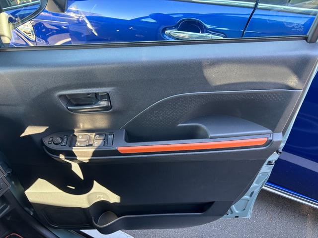 タント ファンクロスターボ　１５インチアルミホイール　キーフリーシステム　プッシュボタンスタート　オートエアコン（プッシュ式）　フルＬＥＤヘッドランプ　オート格納式カラードドアミラー　本革巻ステアリングホイール（27枚目）