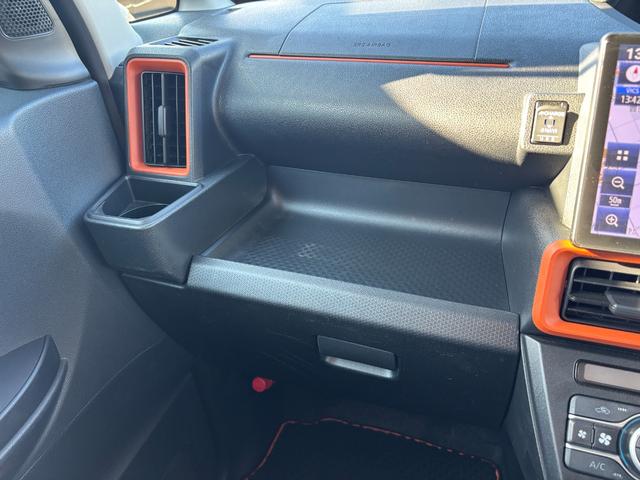 タント ファンクロスターボ　１５インチアルミホイール　キーフリーシステム　プッシュボタンスタート　オートエアコン（プッシュ式）　フルＬＥＤヘッドランプ　オート格納式カラードドアミラー　本革巻ステアリングホイール（31枚目）