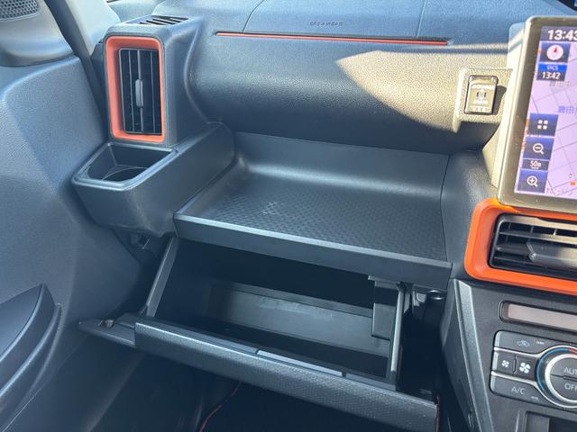 タント ファンクロスターボ　１５インチアルミホイール　キーフリーシステム　プッシュボタンスタート　オートエアコン（プッシュ式）　フルＬＥＤヘッドランプ　オート格納式カラードドアミラー　本革巻ステアリングホイール（32枚目）