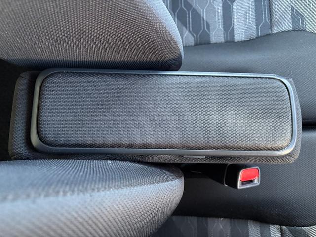 タント ファンクロスターボ　１５インチアルミホイール　キーフリーシステム　プッシュボタンスタート　オートエアコン（プッシュ式）　フルＬＥＤヘッドランプ　オート格納式カラードドアミラー　本革巻ステアリングホイール（33枚目）