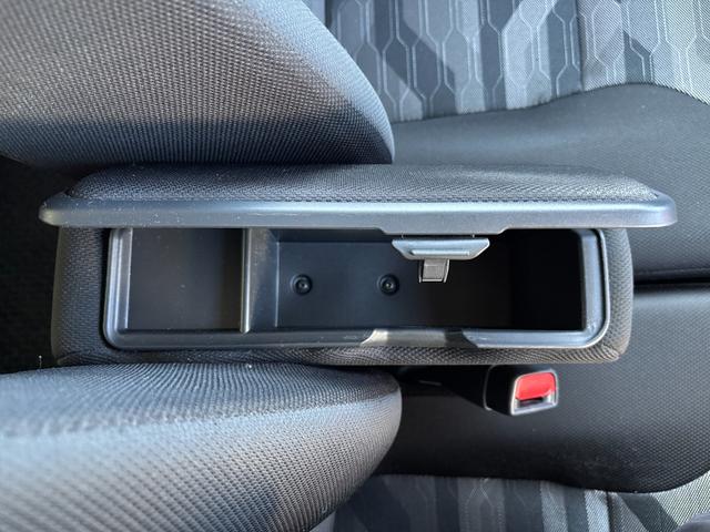 タント ファンクロスターボ　１５インチアルミホイール　キーフリーシステム　プッシュボタンスタート　オートエアコン（プッシュ式）　フルＬＥＤヘッドランプ　オート格納式カラードドアミラー　本革巻ステアリングホイール（34枚目）