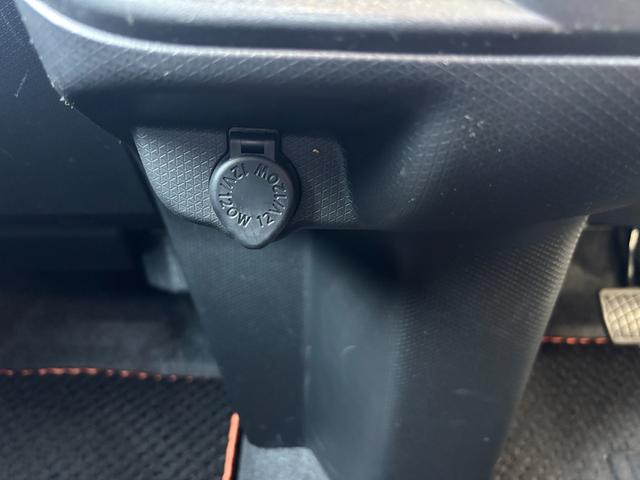 タント ファンクロスターボ　１５インチアルミホイール　キーフリーシステム　プッシュボタンスタート　オートエアコン（プッシュ式）　フルＬＥＤヘッドランプ　オート格納式カラードドアミラー　本革巻ステアリングホイール（35枚目）