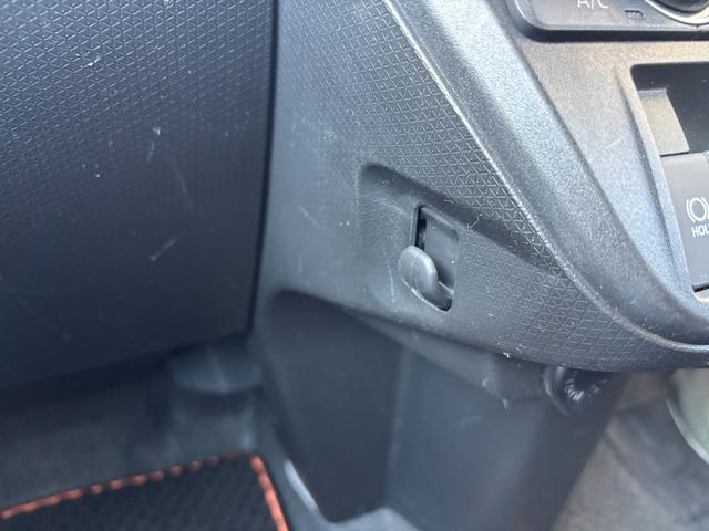 タント ファンクロスターボ　１５インチアルミホイール　キーフリーシステム　プッシュボタンスタート　オートエアコン（プッシュ式）　フルＬＥＤヘッドランプ　オート格納式カラードドアミラー　本革巻ステアリングホイール（36枚目）