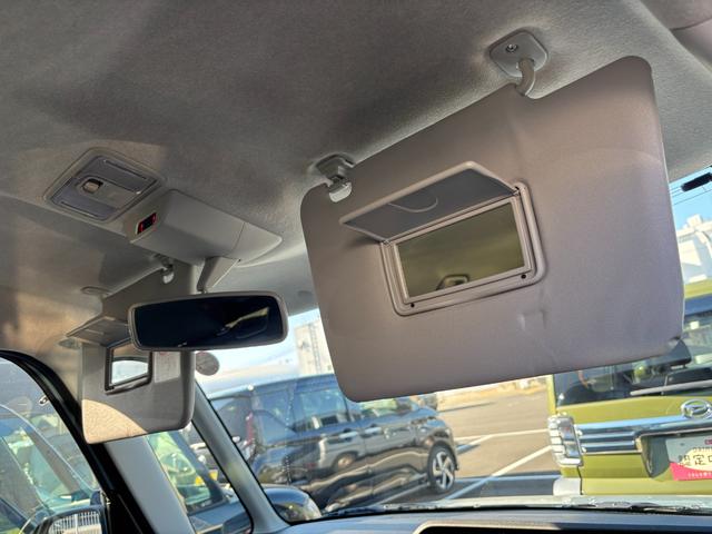 タント ファンクロスターボ　１５インチアルミホイール　キーフリーシステム　プッシュボタンスタート　オートエアコン（プッシュ式）　フルＬＥＤヘッドランプ　オート格納式カラードドアミラー　本革巻ステアリングホイール（37枚目）