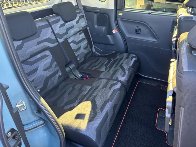 タント ファンクロスターボ　１５インチアルミホイール　キーフリーシステム　プッシュボタンスタート　オートエアコン（プッシュ式）　フルＬＥＤヘッドランプ　オート格納式カラードドアミラー　本革巻ステアリングホイール（40枚目）