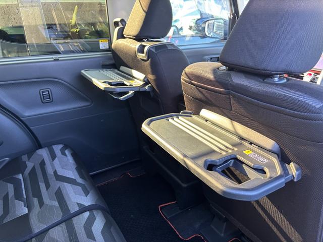 タント ファンクロスターボ　１５インチアルミホイール　キーフリーシステム　プッシュボタンスタート　オートエアコン（プッシュ式）　フルＬＥＤヘッドランプ　オート格納式カラードドアミラー　本革巻ステアリングホイール（41枚目）