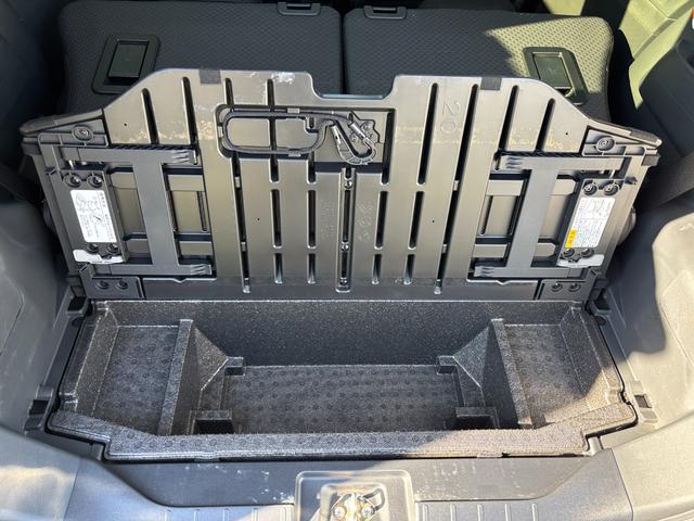 タント ファンクロスターボ　１５インチアルミホイール　キーフリーシステム　プッシュボタンスタート　オートエアコン（プッシュ式）　フルＬＥＤヘッドランプ　オート格納式カラードドアミラー　本革巻ステアリングホイール（48枚目）