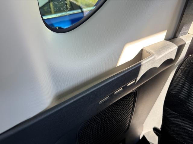 タント ファンクロスターボ　１５インチアルミホイール　キーフリーシステム　プッシュボタンスタート　オートエアコン（プッシュ式）　フルＬＥＤヘッドランプ　オート格納式カラードドアミラー　本革巻ステアリングホイール（49枚目）