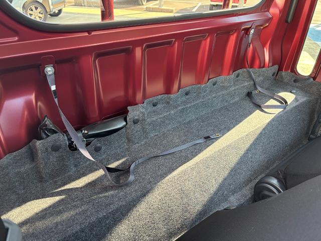 ハイゼットトラック ジャンボエクストラ　ＬＥＤヘッドランプ　シートスライド＆リクライニング機構　荷台ステップ　オーバーヘッドシェルフ　マニュアルエアコン　コーナーセンサー（30枚目）