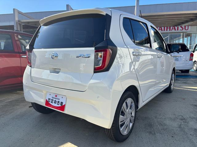 ミライース Ｘ　ＳＡＩＩＩ　１４インチフルホイールキャップ　ＬＥＤヘッドランプ　電動格納式（カラード）ドアミラー　自発光式デジタルメーターブルーイルミネーションメーター　マニュアルエアコン（ダイヤル式）　キーレスエントリー（5枚目）