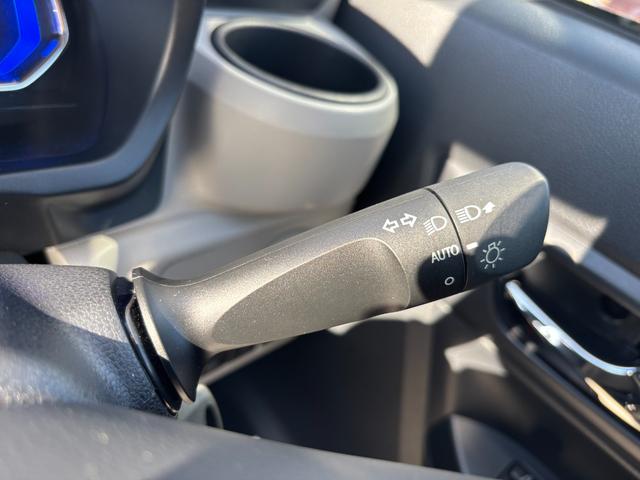 ミライース Ｘ　ＳＡＩＩＩ　１４インチフルホイールキャップ　ＬＥＤヘッドランプ　電動格納式（カラード）ドアミラー　自発光式デジタルメーターブルーイルミネーションメーター　マニュアルエアコン（ダイヤル式）　キーレスエントリー（14枚目）