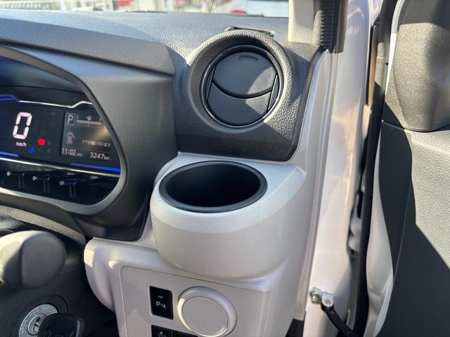 ミライース Ｘ　ＳＡＩＩＩ　１４インチフルホイールキャップ　ＬＥＤヘッドランプ　電動格納式（カラード）ドアミラー　自発光式デジタルメーターブルーイルミネーションメーター　マニュアルエアコン（ダイヤル式）　キーレスエントリー（16枚目）