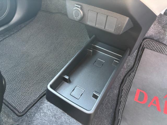 ミライース Ｘ　ＳＡＩＩＩ　１４インチフルホイールキャップ　ＬＥＤヘッドランプ　電動格納式（カラード）ドアミラー　自発光式デジタルメーターブルーイルミネーションメーター　マニュアルエアコン（ダイヤル式）　キーレスエントリー（25枚目）