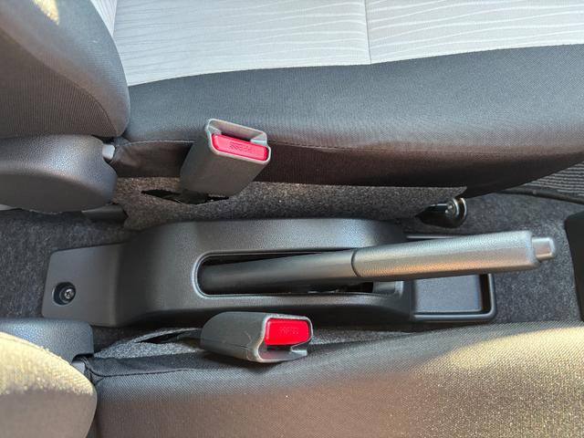 ミライース Ｘ　ＳＡＩＩＩ　１４インチフルホイールキャップ　ＬＥＤヘッドランプ　電動格納式（カラード）ドアミラー　自発光式デジタルメーターブルーイルミネーションメーター　マニュアルエアコン（ダイヤル式）　キーレスエントリー（26枚目）