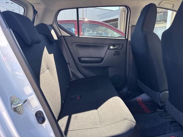 ミライース Ｘ　ＳＡＩＩＩ　１４インチフルホイールキャップ　ＬＥＤヘッドランプ　電動格納式（カラード）ドアミラー　自発光式デジタルメーターブルーイルミネーションメーター　マニュアルエアコン（ダイヤル式）　キーレスエントリー（29枚目）