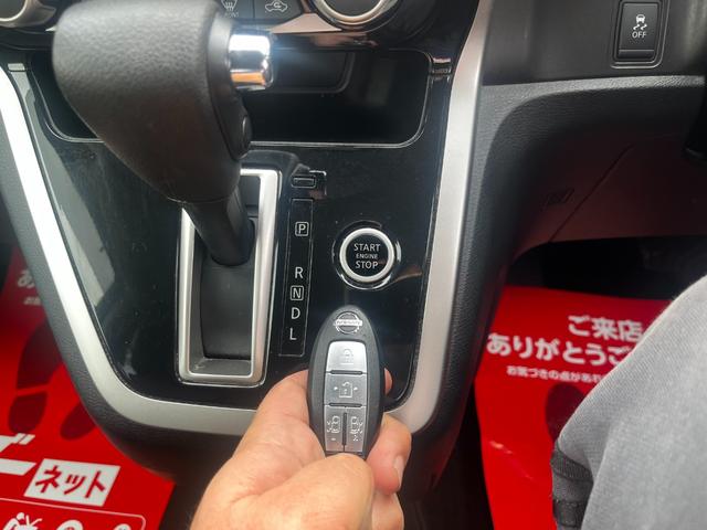 セレナ ハイウェイスター Vセレクション ドライブレコーダー ETC 全周囲カメラ ナビ TV クリアランスソナー オートクルーズコントロール パークアシスト 衝突被害軽減システム 両側電動スライドドア LEDヘッドランプ スマートキー(4枚目)