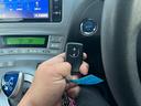 プリウス Ｌ　ドライブレコーダー　ＥＴＣ　バックカメラ　ＴＶ　アルミホイール　スマートキー　電動格納ミラー　ＣＶＴ　盗難防止システム　衝突安全ボディ　ＡＢＳ　ＥＳＣ　ＣＤ　ＵＳＢ　Ｂｌｕｅｔｏｏｔｈ　エアコン（6枚目）