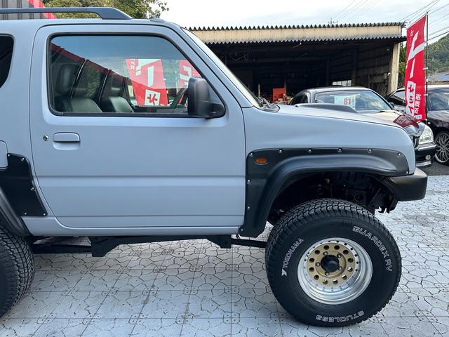 ジムニー XC 【1年間走行無制限保証】/フルカスタム車両(エアロ・マフラー・スキッドプレート・リフトアップ・ブリスターフェンダー・LEDテール・シートカバー・アルミホイール)/Bluetoothオーディオ付社外ナビ(23枚目)