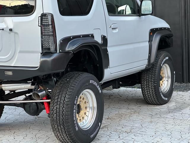 ジムニー XC 【1年間走行無制限保証】/フルカスタム車両(エアロ・マフラー・スキッドプレート・リフトアップ・ブリスターフェンダー・LEDテール・シートカバー・アルミホイール)/Bluetoothオーディオ付社外ナビ(26枚目)