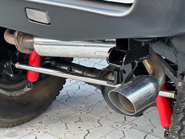 ジムニー XC 【1年間走行無制限保証】/フルカスタム車両(エアロ・マフラー・スキッドプレート・リフトアップ・ブリスターフェンダー・LEDテール・シートカバー・アルミホイール)/Bluetoothオーディオ付社外ナビ(38枚目)