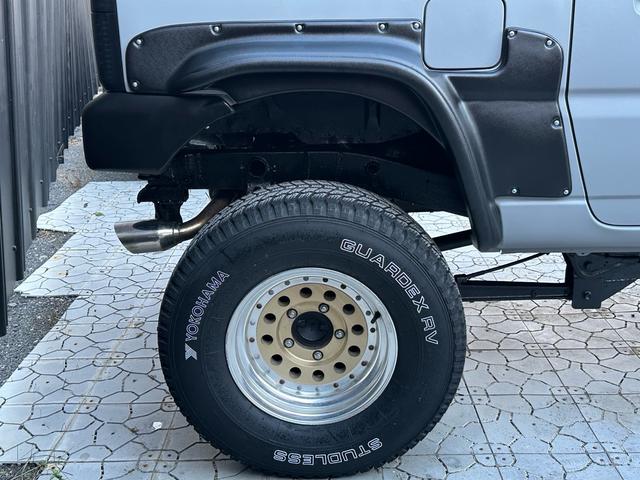 ジムニー XC 【1年間走行無制限保証】/フルカスタム車両(エアロ・マフラー・スキッドプレート・リフトアップ・ブリスターフェンダー・LEDテール・シートカバー・アルミホイール)/Bluetoothオーディオ付社外ナビ(60枚目)