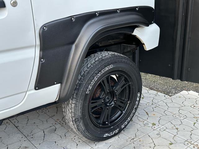 ジムニー ＸＣ　【１年間走行無制限保証】／フルカスタム車両（改バンパー・リフトアップ・ブリスターフェンダー・ＬＥＤテール・ヘッドライトカバー・オールテレーンＧＥＯＬＡＮＤＡＲ　Ａ／Ｔ－Ｓ）／ＢＴオーディオ／ＥＴＣ（53枚目）