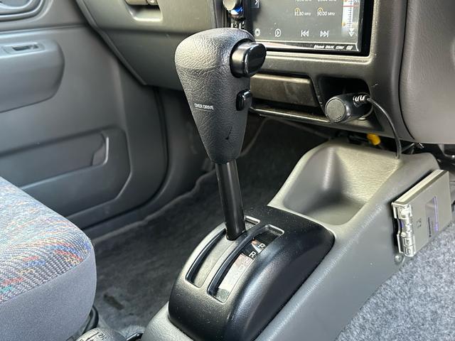 ジムニー ＸＣ　【１年間走行無制限保証】／フルカスタム車両（改バンパー・リフトアップ・ブリスターフェンダー・ＬＥＤテール・ヘッドライトカバー・オールテレーンＧＥＯＬＡＮＤＡＲ　Ａ／Ｔ－Ｓ）／ＢＴオーディオ／ＥＴＣ（67枚目）